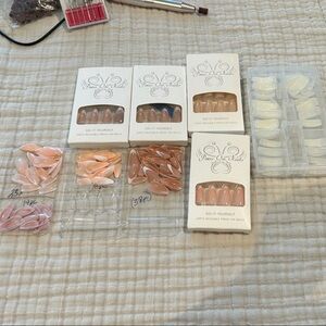 Assorted False Nail Set in Pink and White